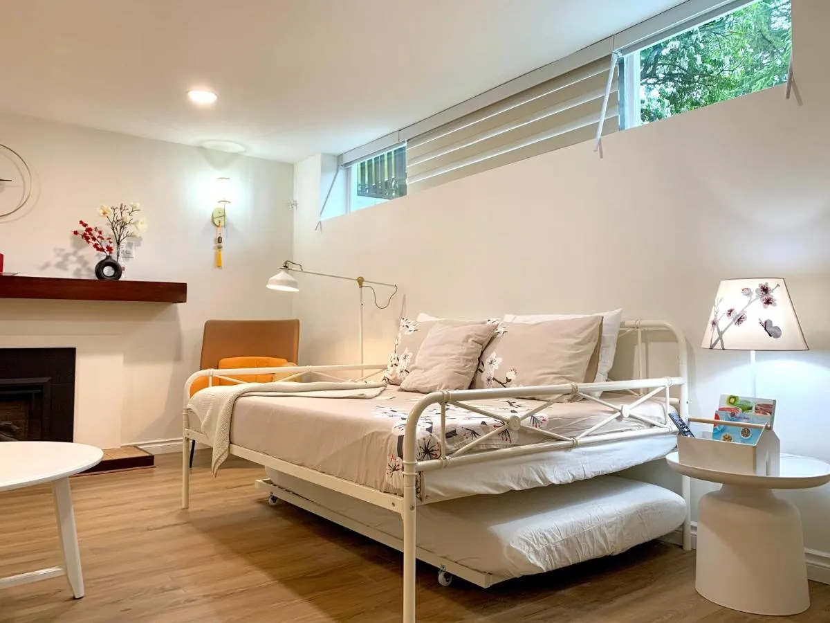 Image 6 of 3Beds 2BA Cherry Blossom Suite – Free Parking – Central Oakridge Neighbourhood
