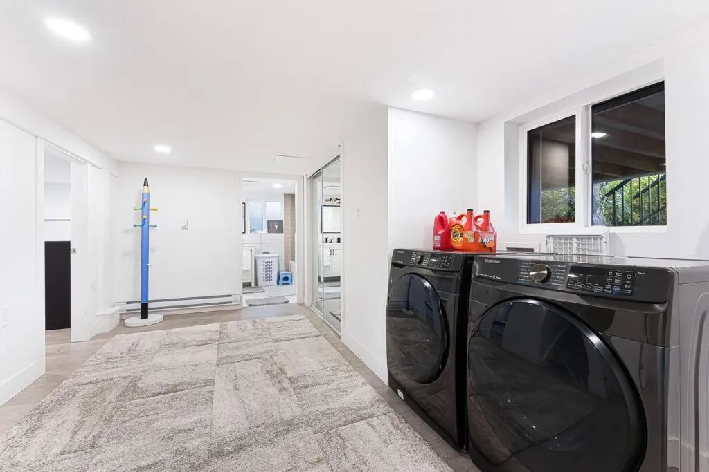 Image 4 of Amazing House In The Heart Of Vancouver DT/YVR/UBC