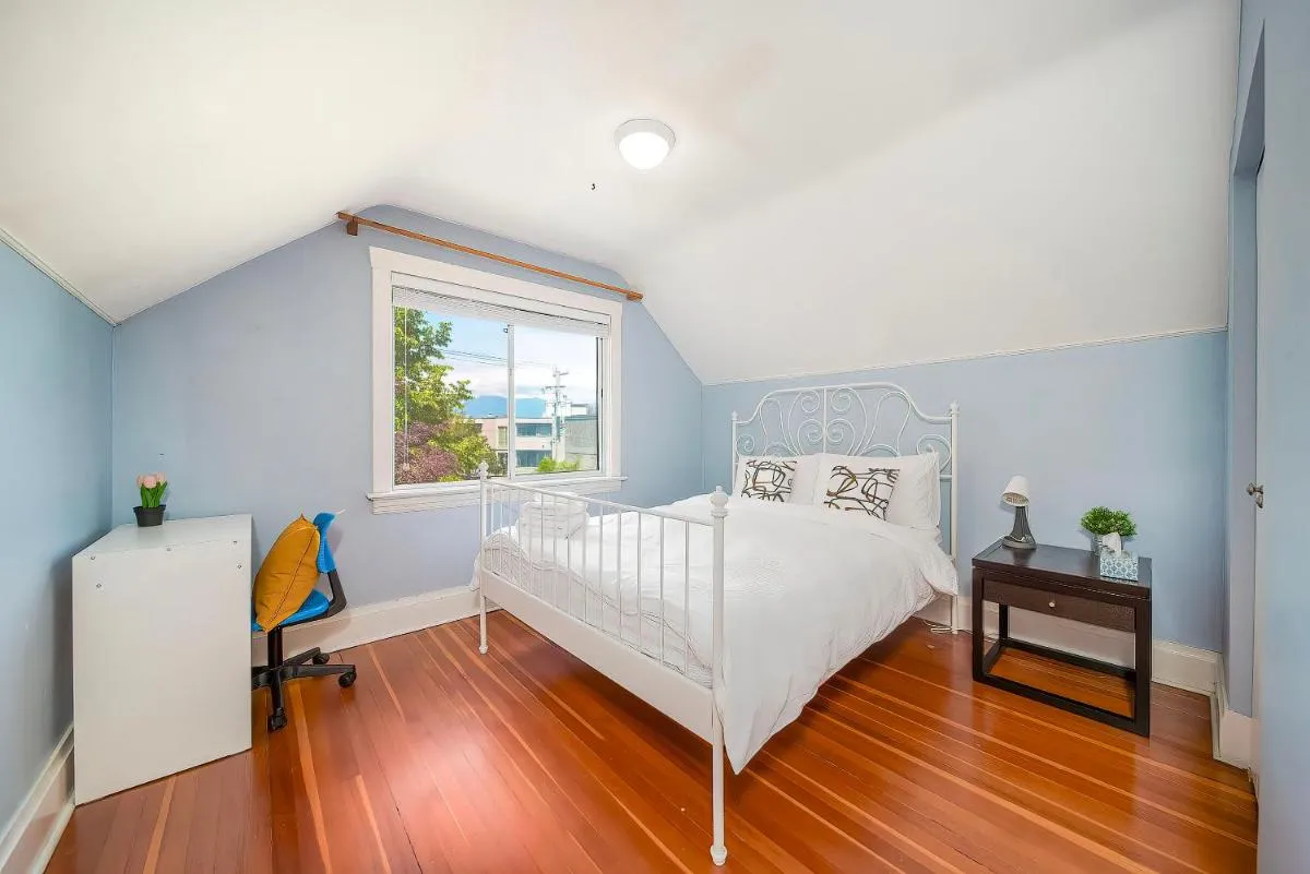 Image 1 of Amazing Westside Vancouver Villa – Free Parking