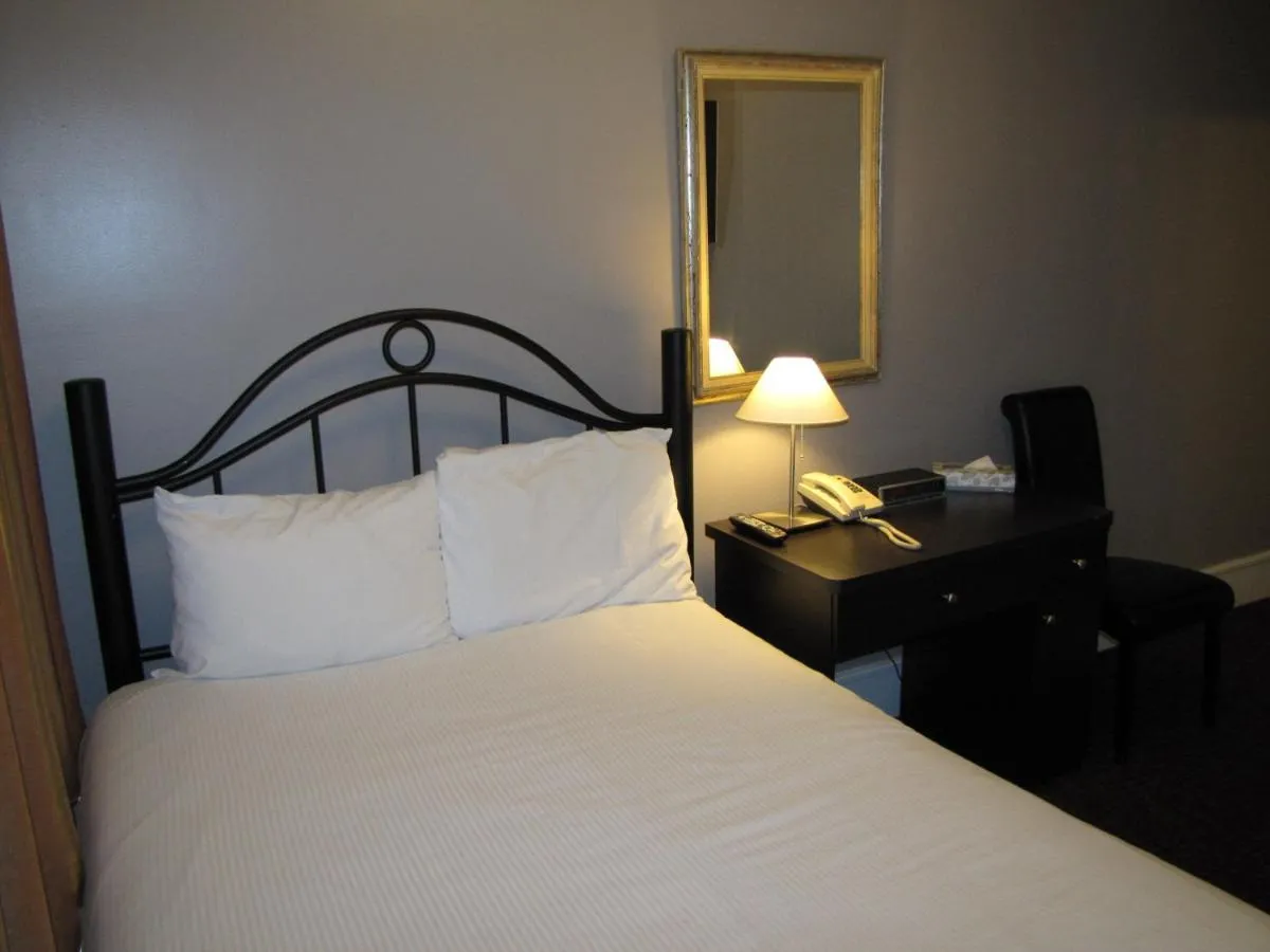 Image 2 of Barclay Hotel