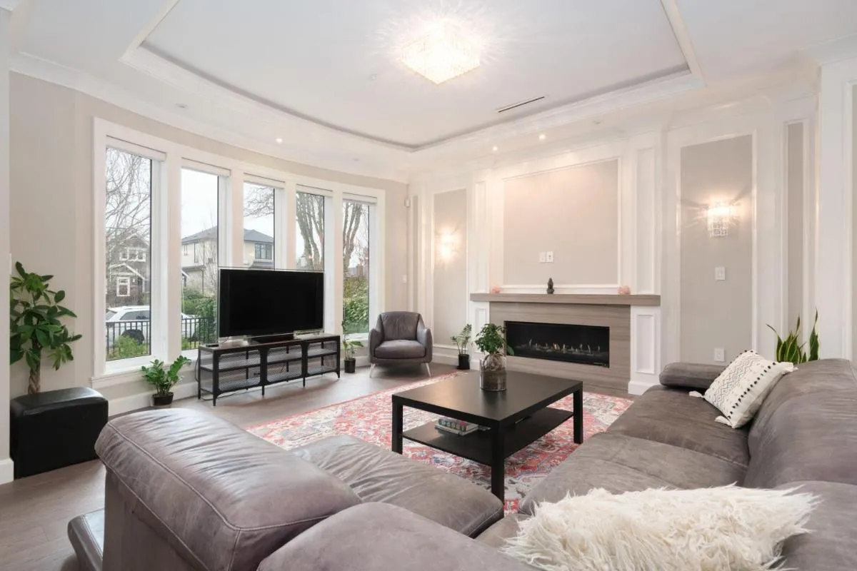 Image 4 of Basement Room with Shared Washroom in Deluxe Home
