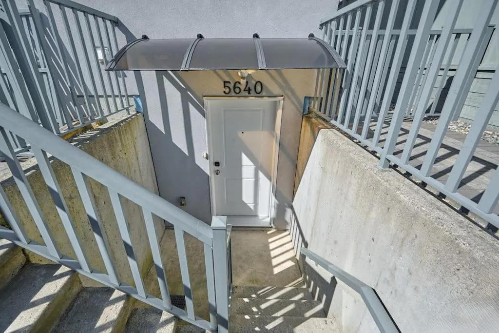 Image 4 of Basement Suite In Vancouver