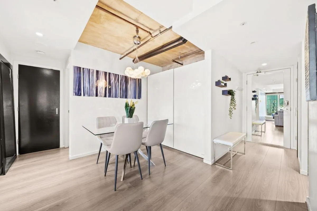 Image 3 of Beautiful 2 Bed Home DT with Free Parking