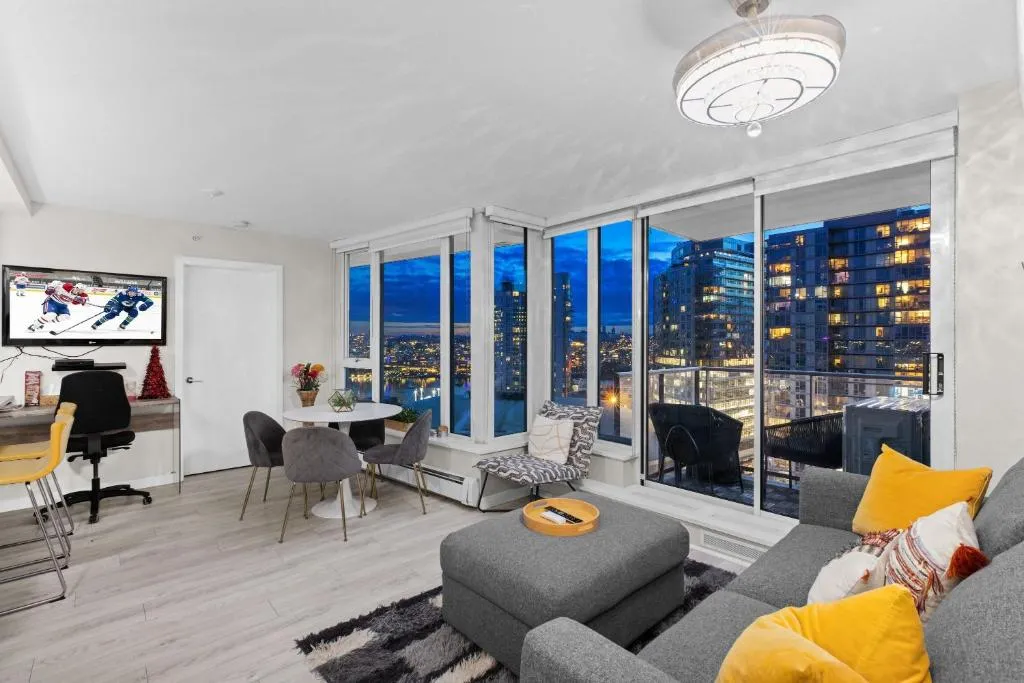 Image of Beautiful Bright Modern Condo with Water view and AC in DT Vancouver 2BR,3BD,2BT sleeps 6 guests Free parking Netflix Included