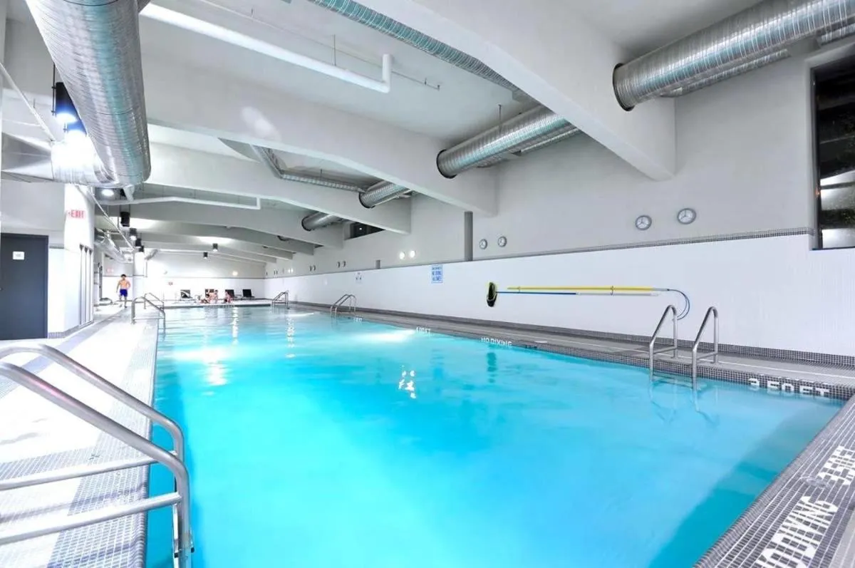 Image 2 of Beautiful Bright Modern Condo with Water view and AC in DT Vancouver 2BR,3BD,2BT sleeps 6 guests Free parking Netflix Included