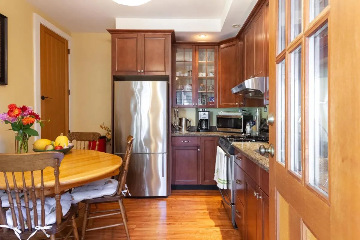 Image 2 of Beautiful, Quiet 3BR in Posh Kitsilano