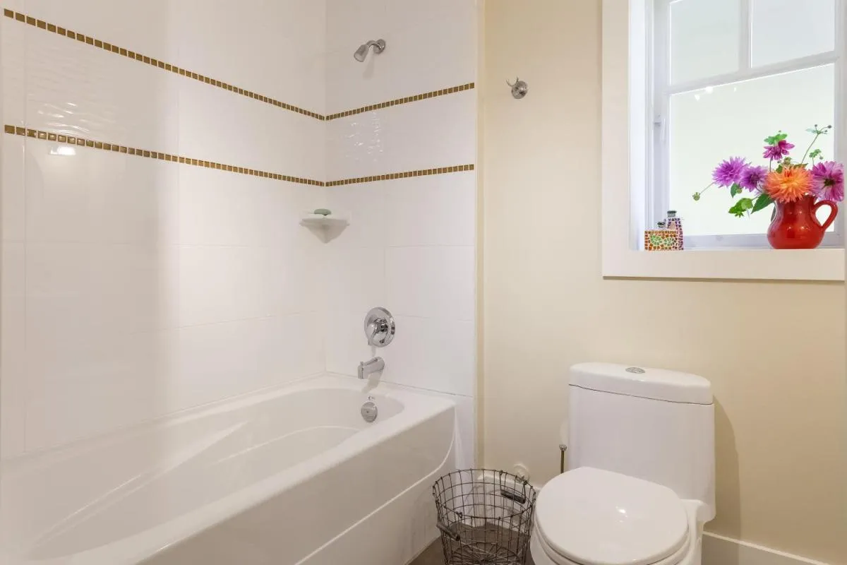 Image 6 of Beautiful, Quiet 3BR in Posh Kitsilano