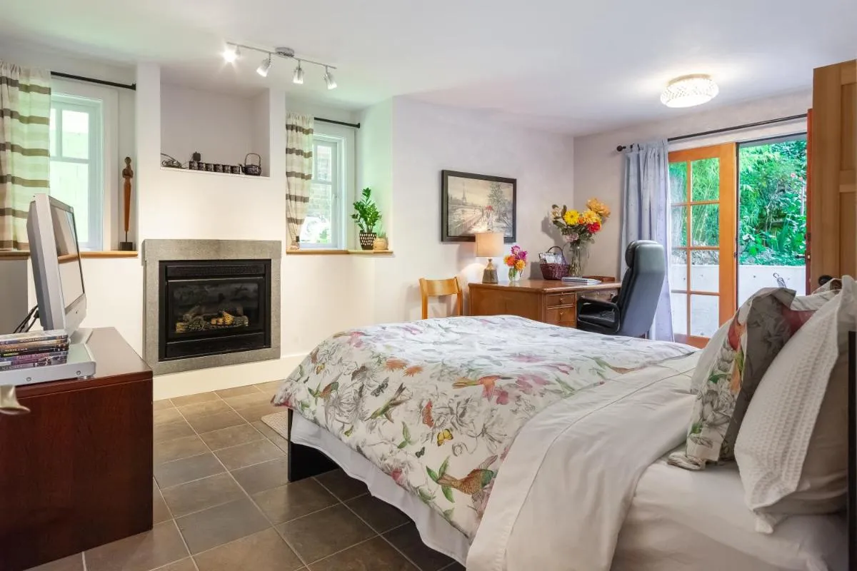 Image 1 of Beautiful, Quiet 3BR in Posh Kitsilano