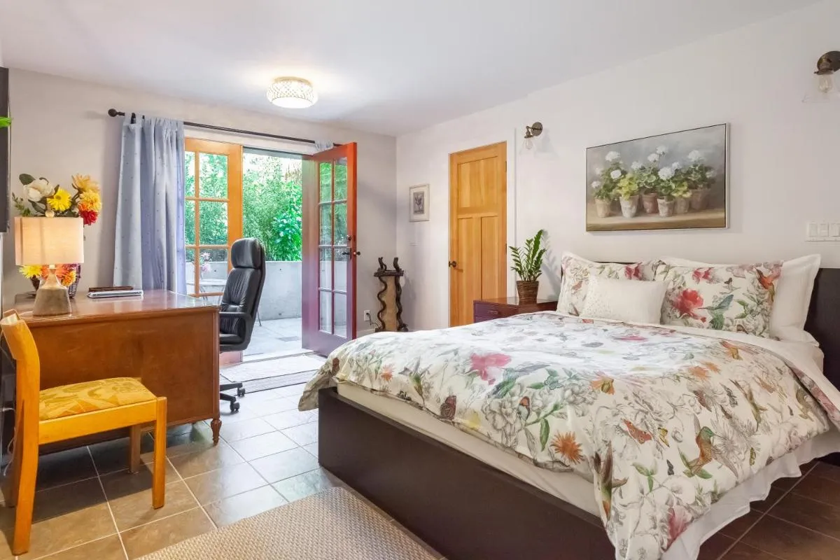 Image 5 of Beautiful, Quiet 3BR in Posh Kitsilano