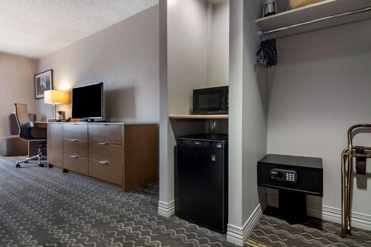 Image 2 of Best Western Plus Vancouver Airport Hotel