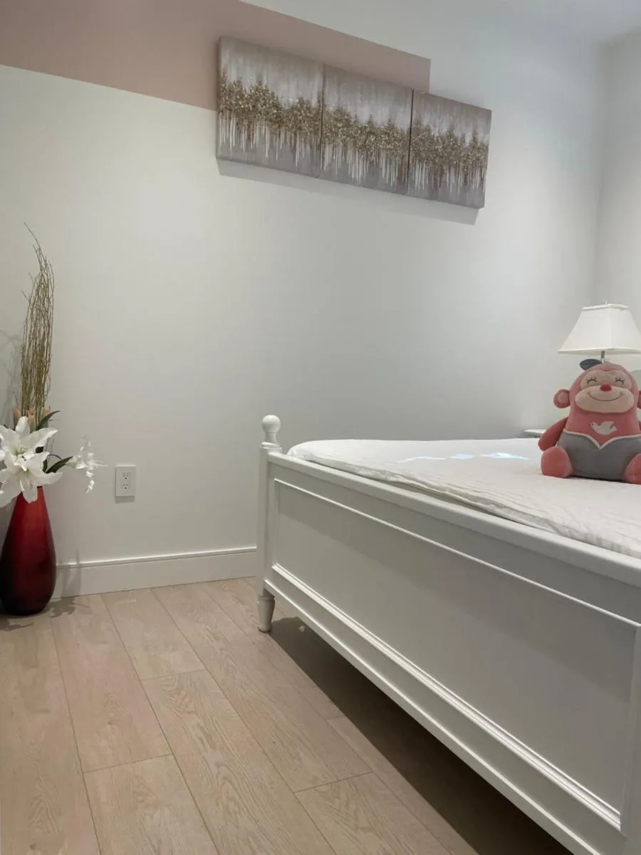 Image 6 of Brand new 1Queenbed family suite near UBC