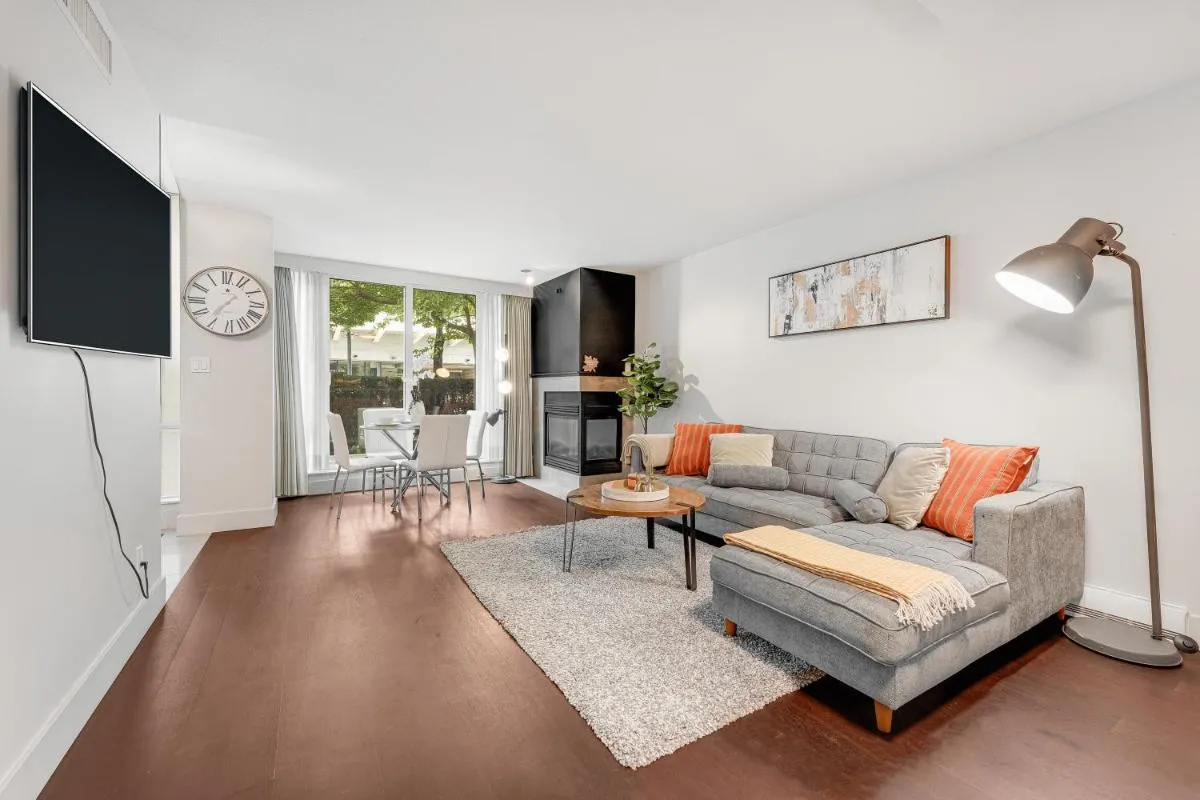 Image 3 of Bright and Spacious 2 Bedroom on Coal Harbors Waterfront