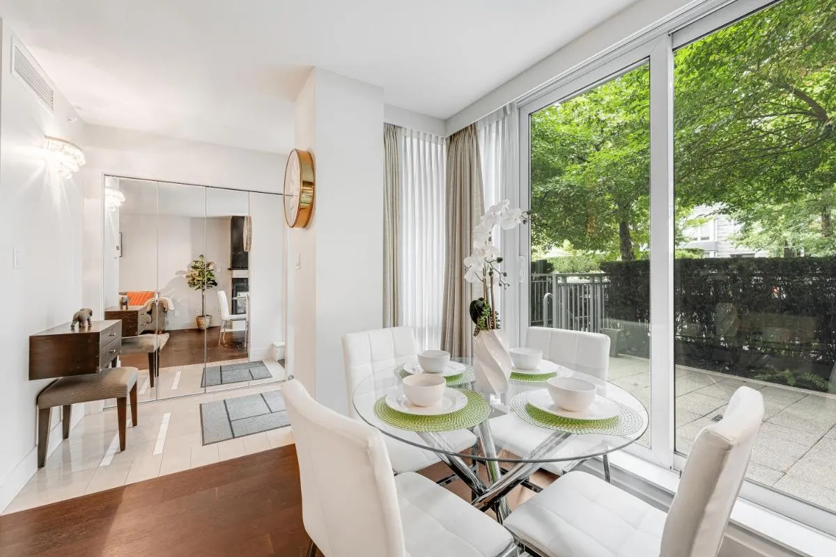 Image 5 of Bright and Spacious 2 Bedroom on Coal Harbors Waterfront