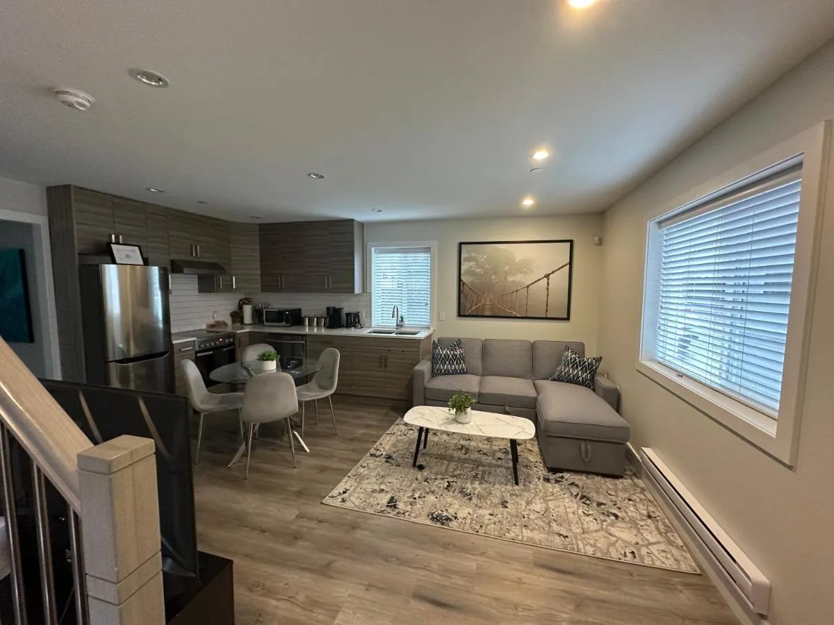 Image 6 of Bright and cozy modern home in Vancouver – central to YVR-Downtown – Free Private Parking