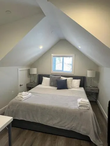 Image 1 of Bright and cozy modern home in Vancouver – central to YVR-Downtown – Free Private Parking