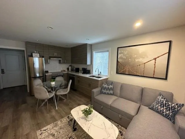 Image 5 of Bright and cozy modern home in Vancouver – central to YVR-Downtown – Free Private Parking