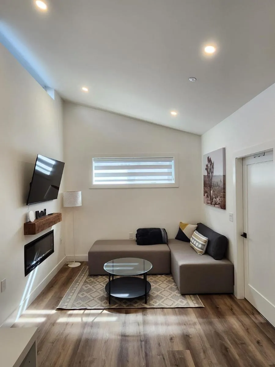Image 6 of Cental & Modern Vancouver Guesthouse
