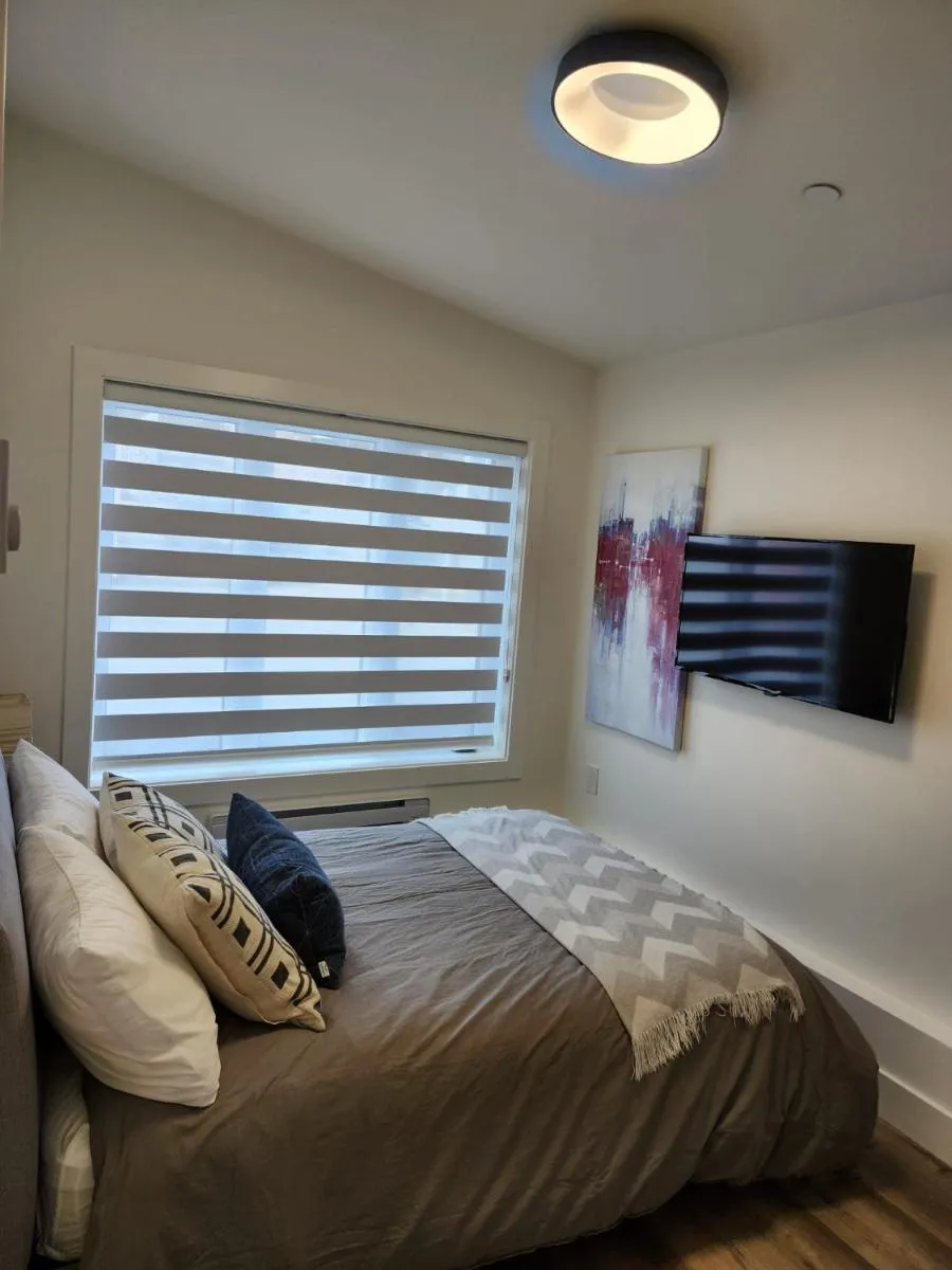 Image 3 of Cental & Modern Vancouver Guesthouse