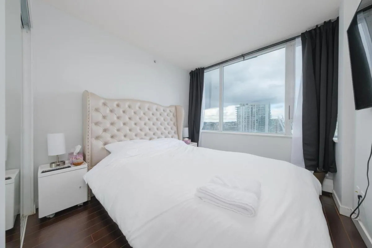 Image 5 of Central 1-Bedroom Apartment with Pool, Jacuzzi & Sauna