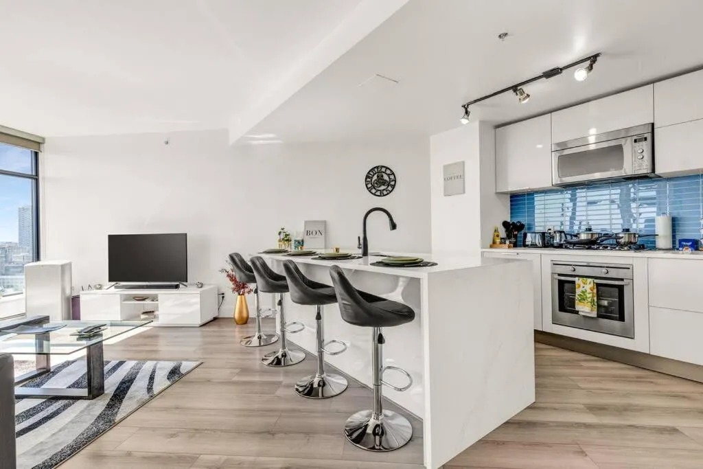 Image 5 of Central Luxury Apartment with Best City Views!