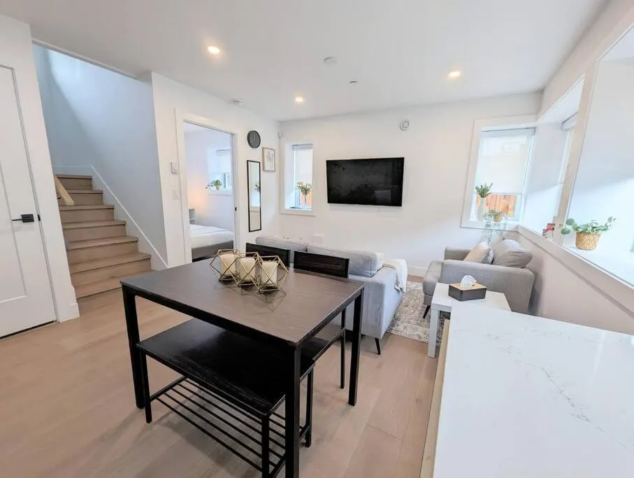 Image 2 of Centrally located, modern, 2 bedroom home