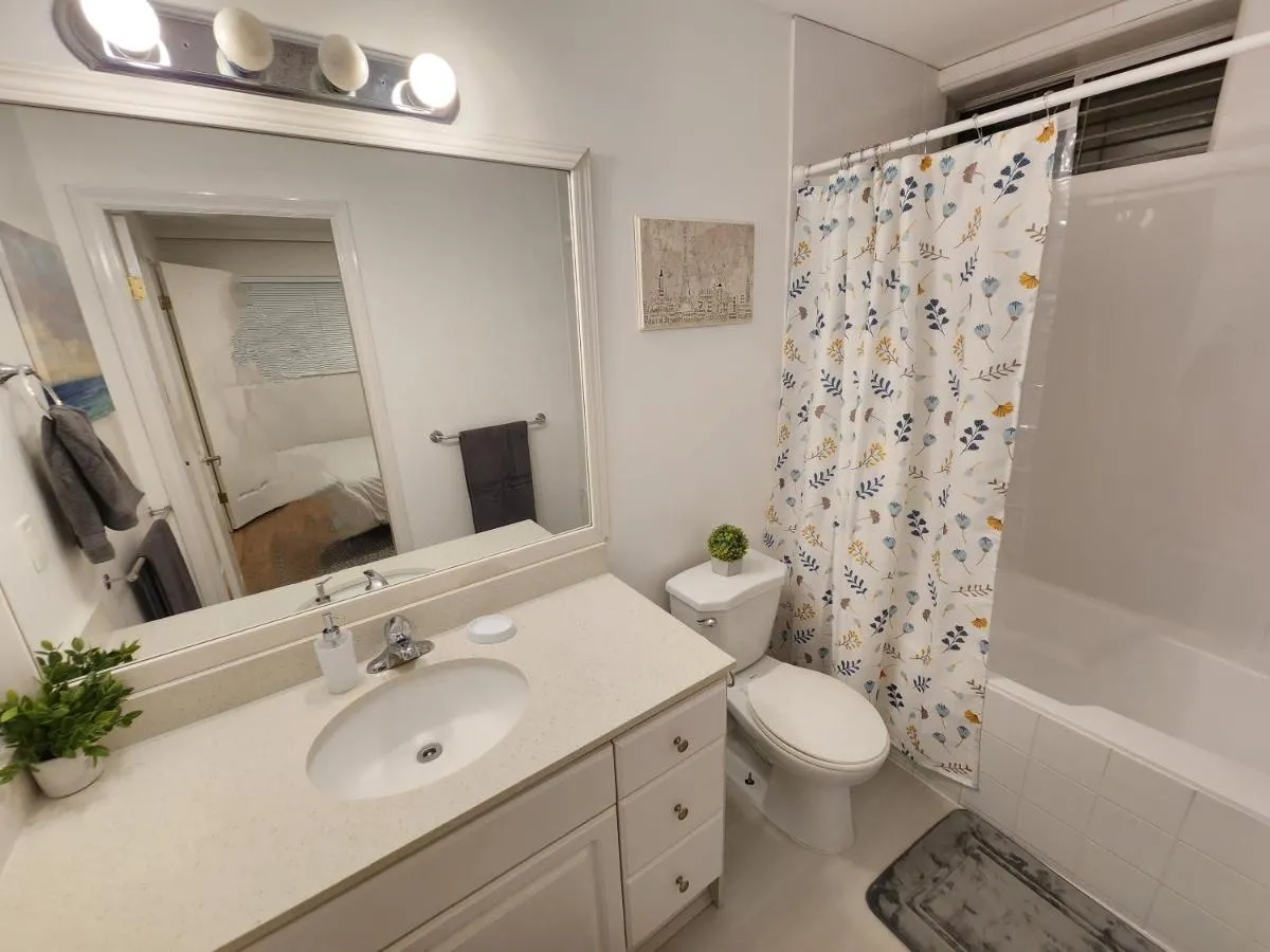 Image 3 of Charming East Van Hideaway – Near SkyTrain
