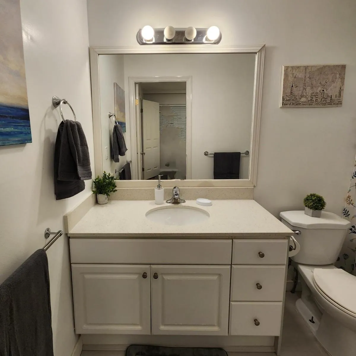 Image 4 of Charming East Van Hideaway – Near SkyTrain