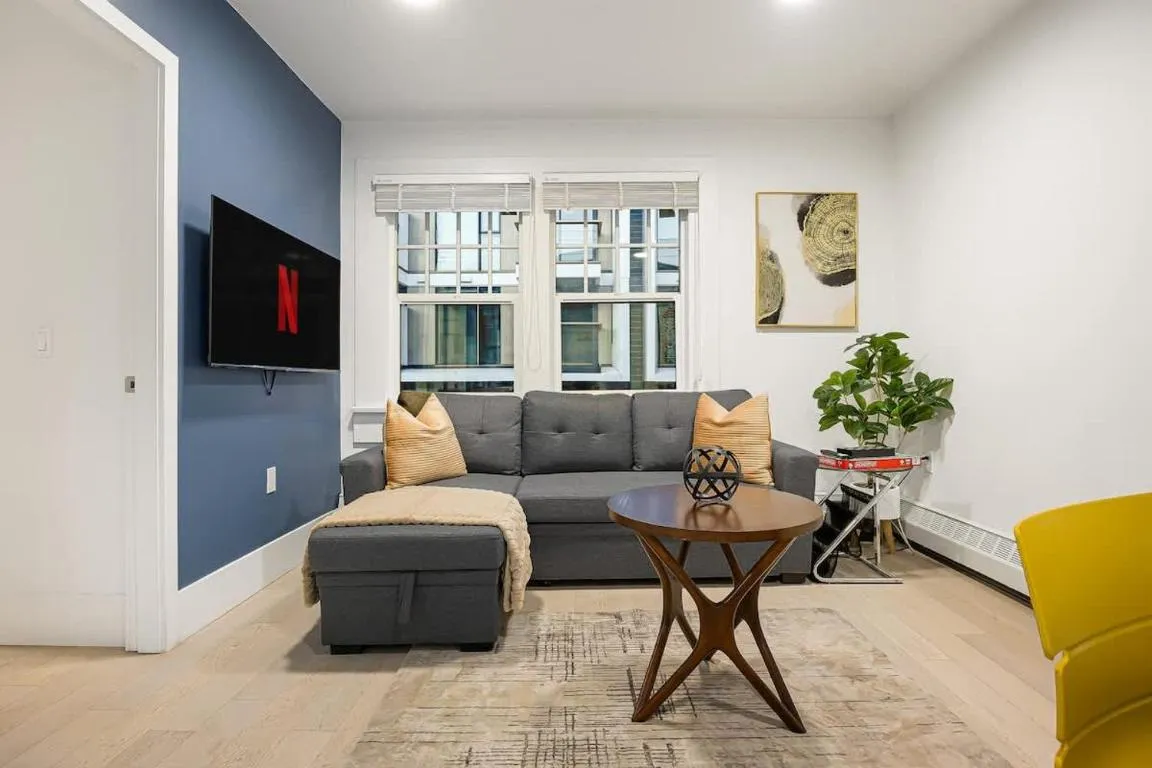 Image of Chic 2 Bdrm Condo in Stylish Condo in West End DT