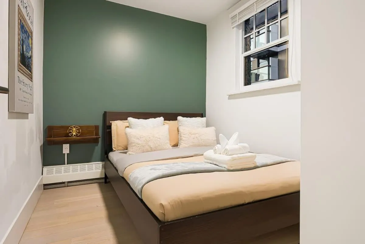 Image 5 of Chic 2 Bdrm Condo in Stylish Condo in West End DT