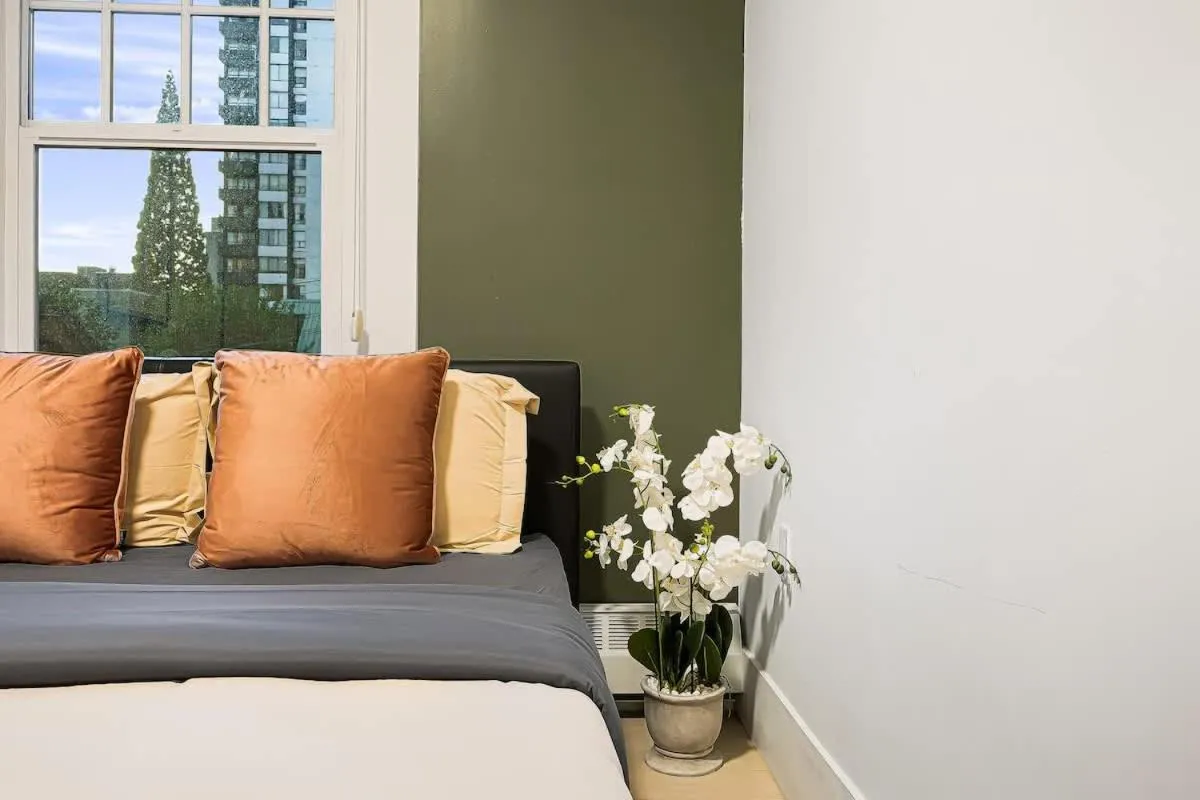 Image 1 of Chic 2 Bdrm Condo in Stylish Condo in West End DT