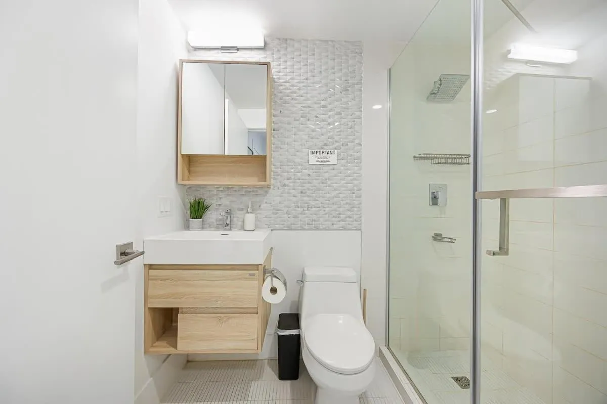 Image 6 of Chic 2 Bdrm Condo in Stylish Condo in West End DT