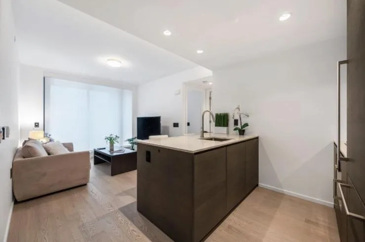 Image 5 of Chic & Modern Retreat the Heart of DT Vancouver
