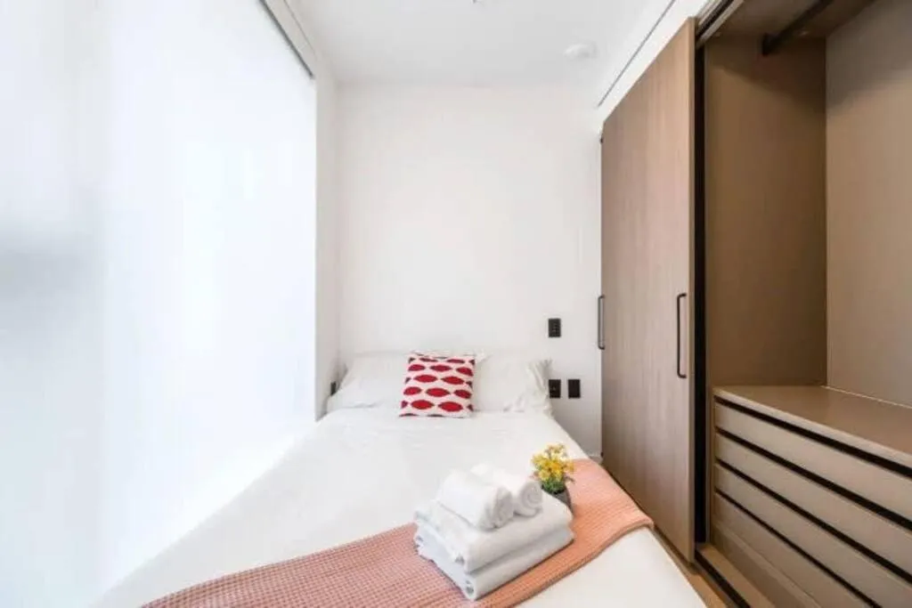 Image 6 of Chic Urban Stylish 1BR Condo in DT Vancouver