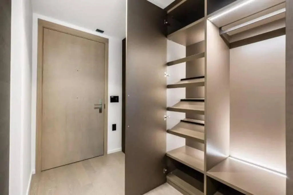 Image 1 of Chic Urban Stylish 1BR Condo in DT Vancouver