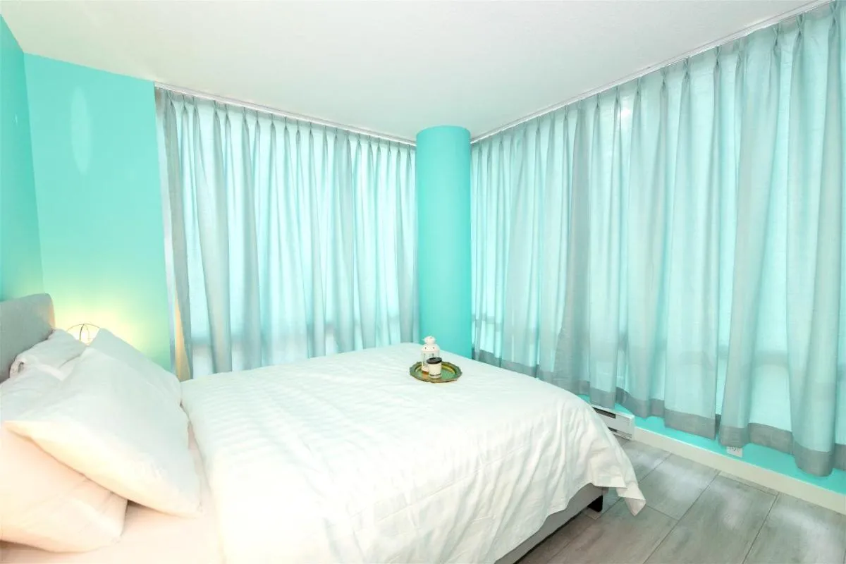 Image 6 of Chic Water Views Suite