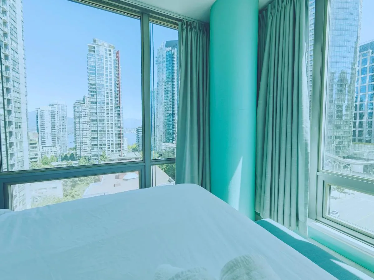 Image 3 of Chic Water Views Suite