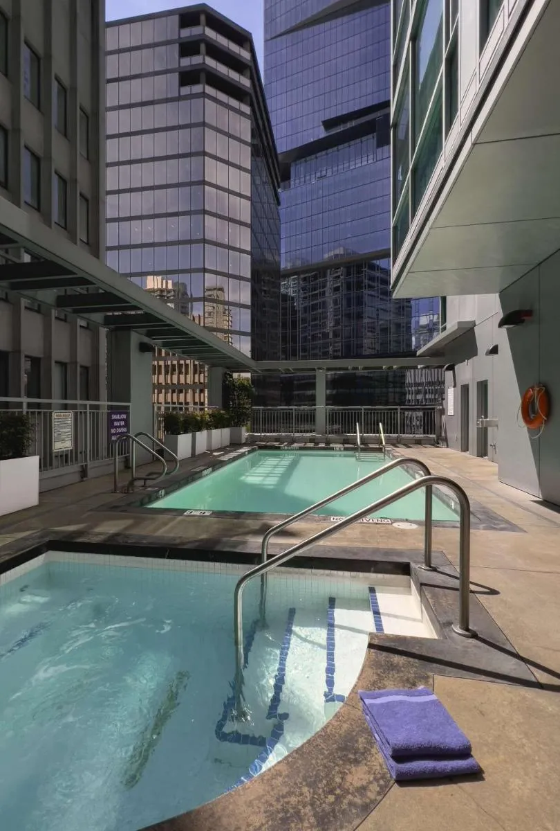Image 6 of Coast Coal Harbour Vancouver Hotel by APA