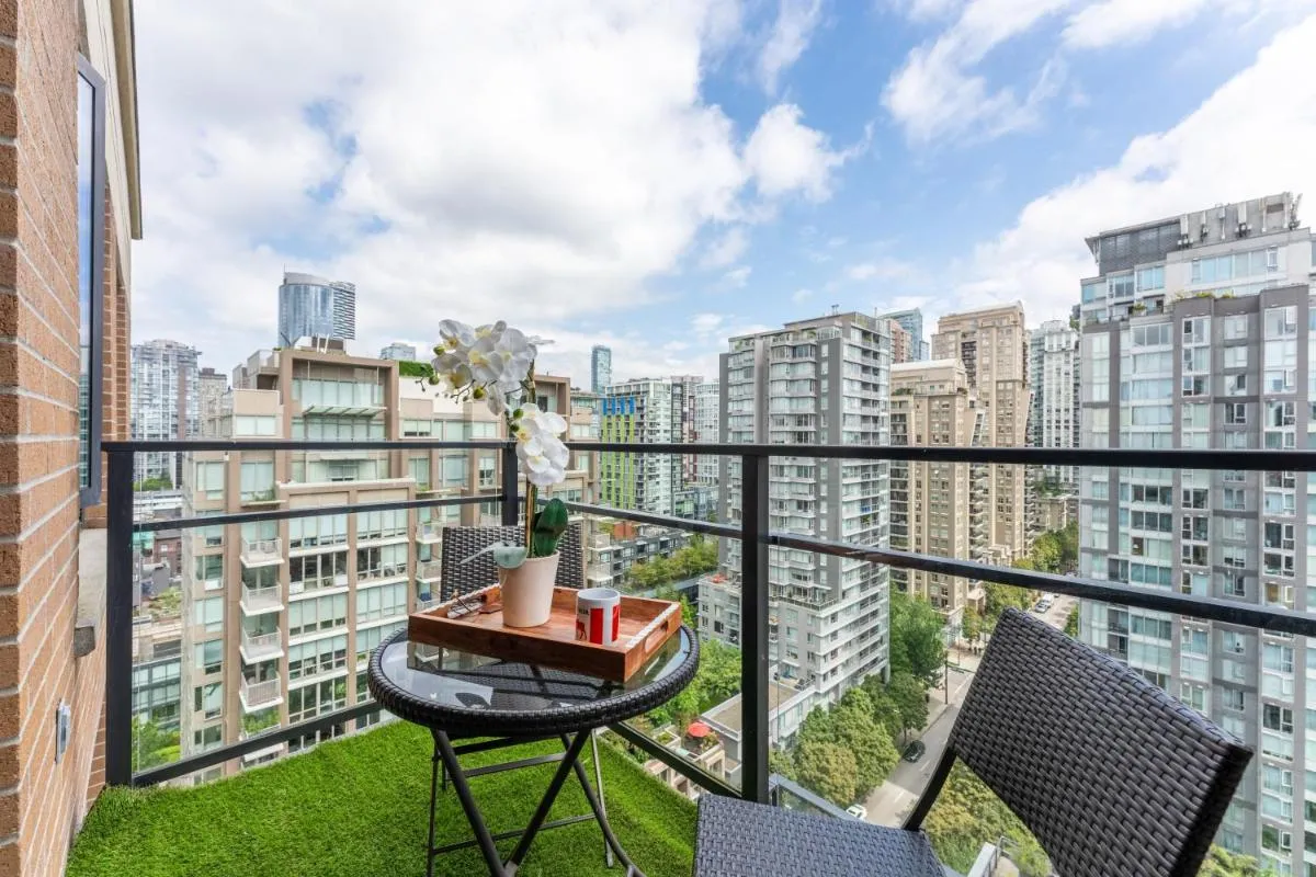 Image 5 of Cozy 1 Bedroom Apartment in the Heart of Yaletown