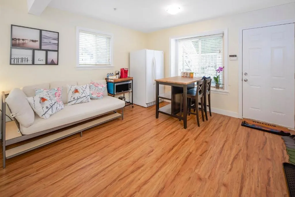 Image of Cozy 2 beds Spacious rooms,Close to transit