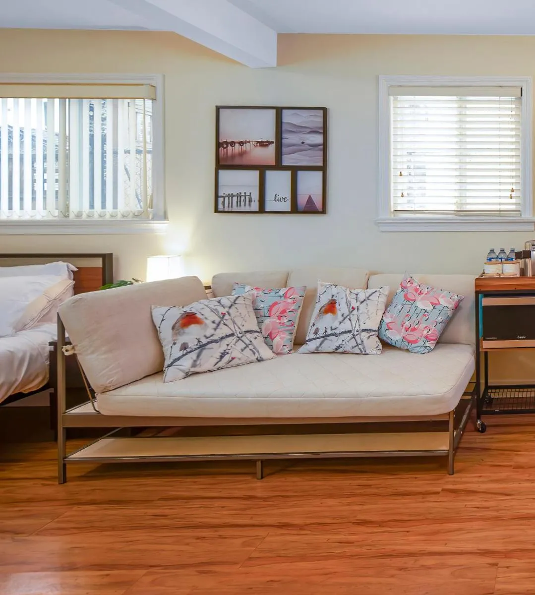 Image 4 of Cozy 2 beds Spacious rooms,Close to transit