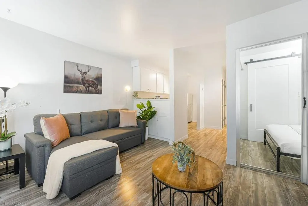 Image of Cozy Central 1-Bedroom Condo in the West End Dwntwn