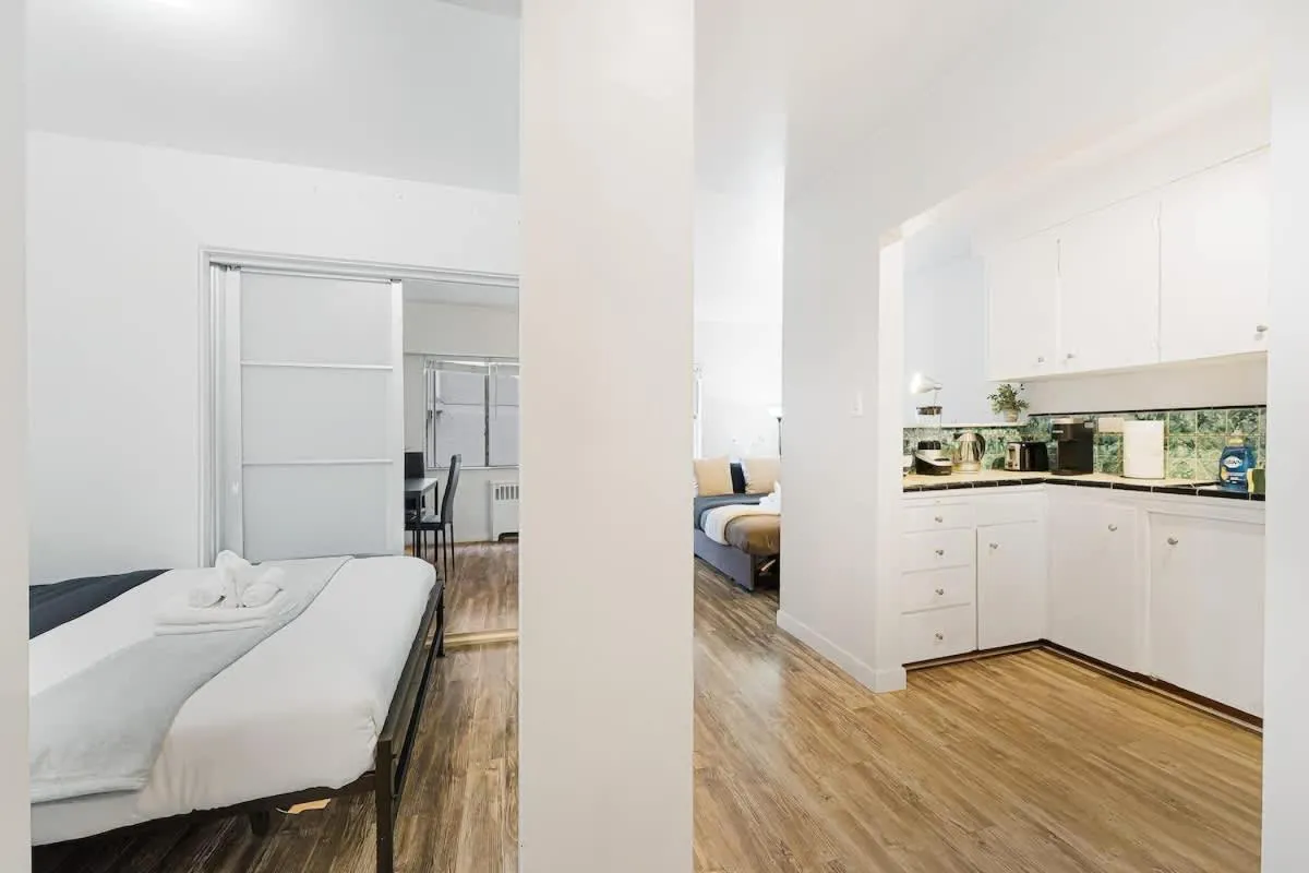 Image 6 of Cozy Central 1-Bedroom Condo in the West End Dwntwn