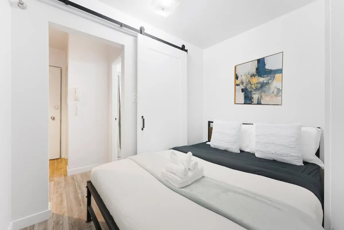Image 4 of Cozy Central 1-Bedroom Condo in the West End Dwntwn