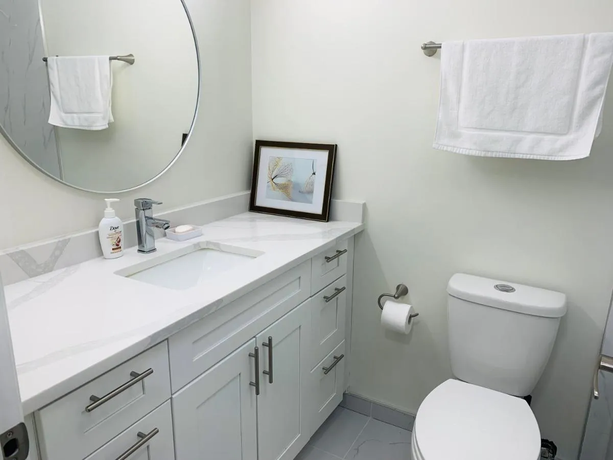 Image 1 of Cozy Vancouver Home and Free Parking-Ideal Gateway