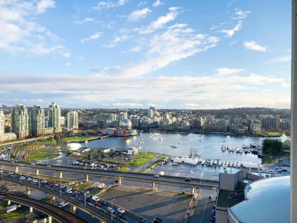 Image of DOWNTOWN+Amazing View+2BD/2BA Free Parking