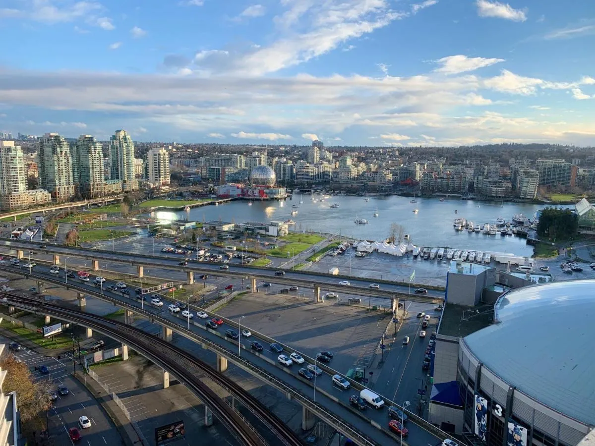 Image 1 of DOWNTOWN+Amazing View+2BD/2BA Free Parking