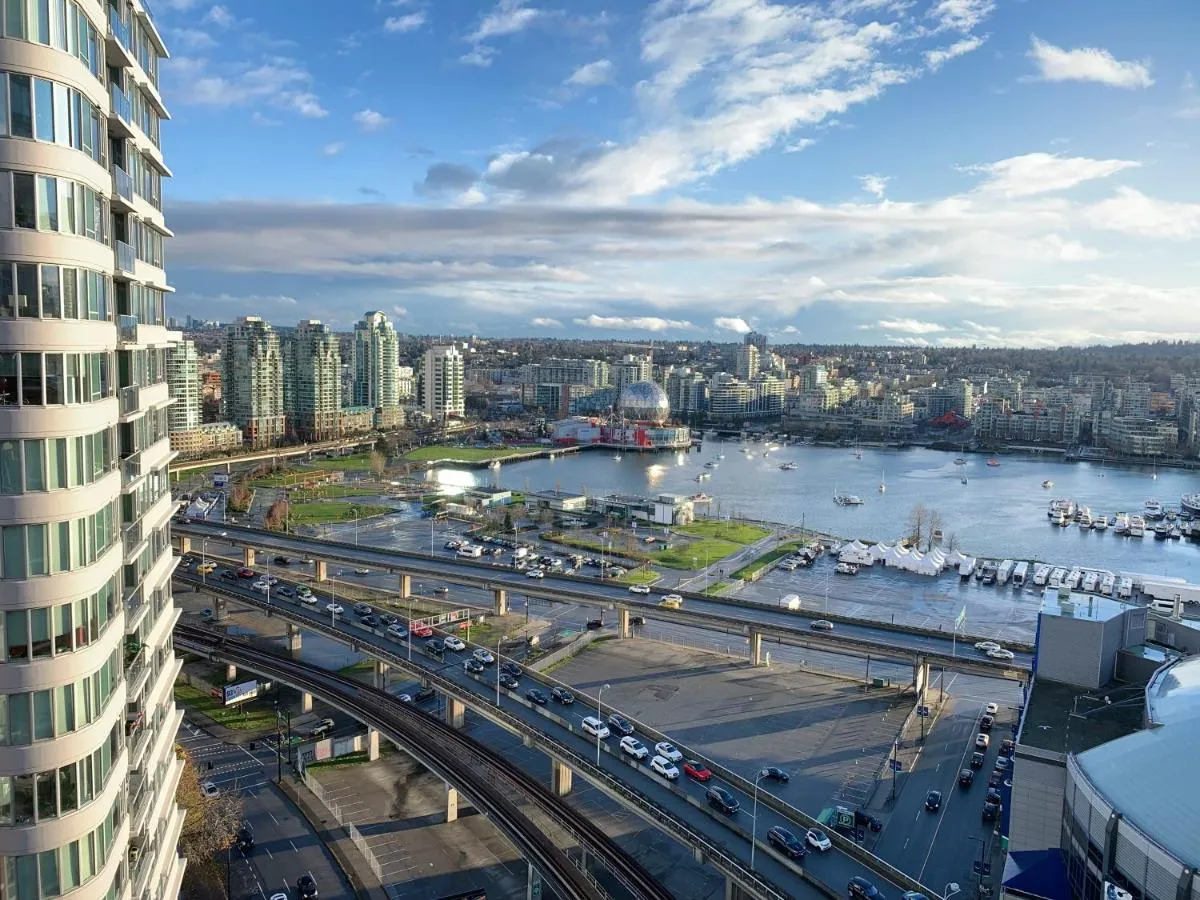 Image 2 of DOWNTOWN+Amazing View+2BD/2BA Free Parking