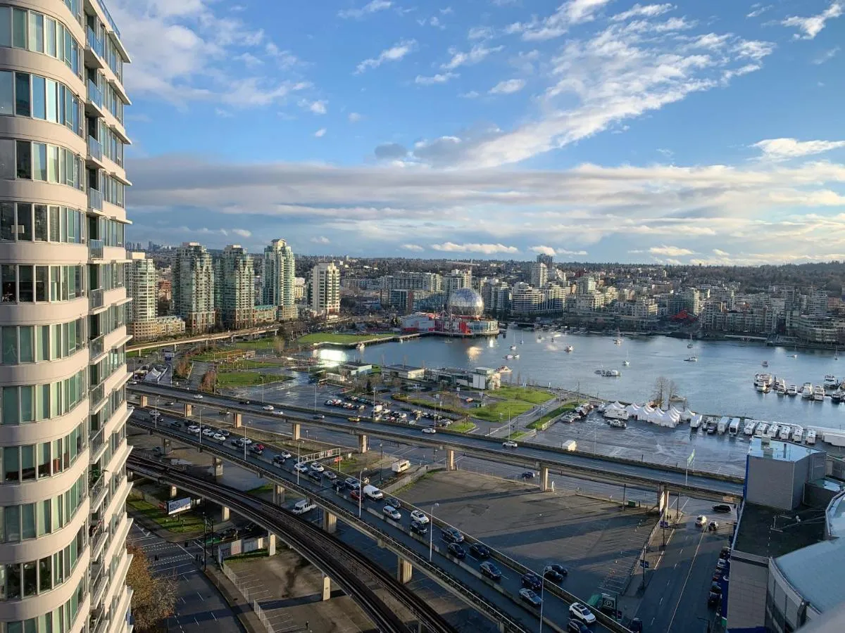 Image 3 of DOWNTOWN+Amazing View+2BD/2BA Free Parking