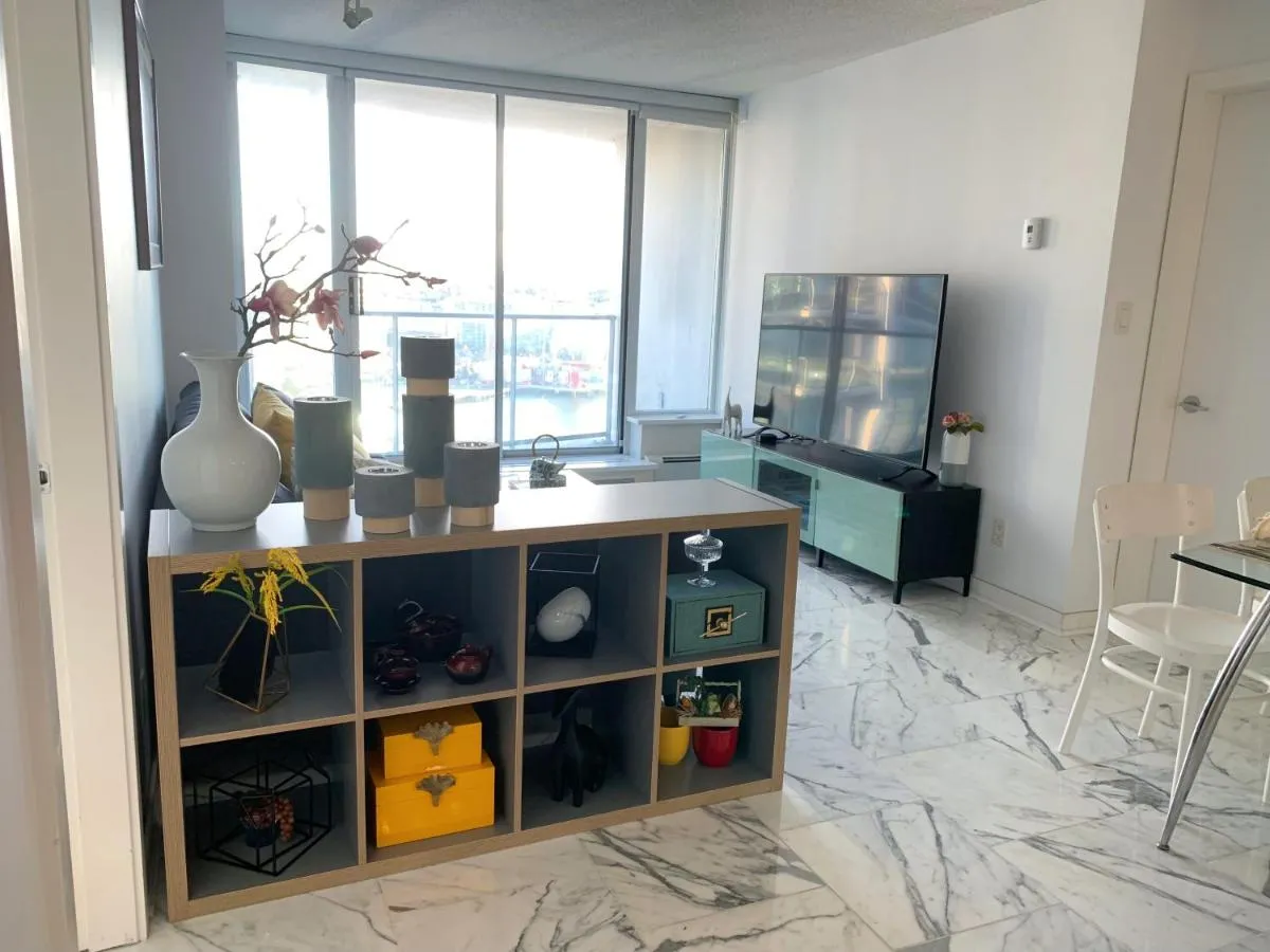 Image 5 of DOWNTOWN+Amazing View+2BD/2BA Free Parking