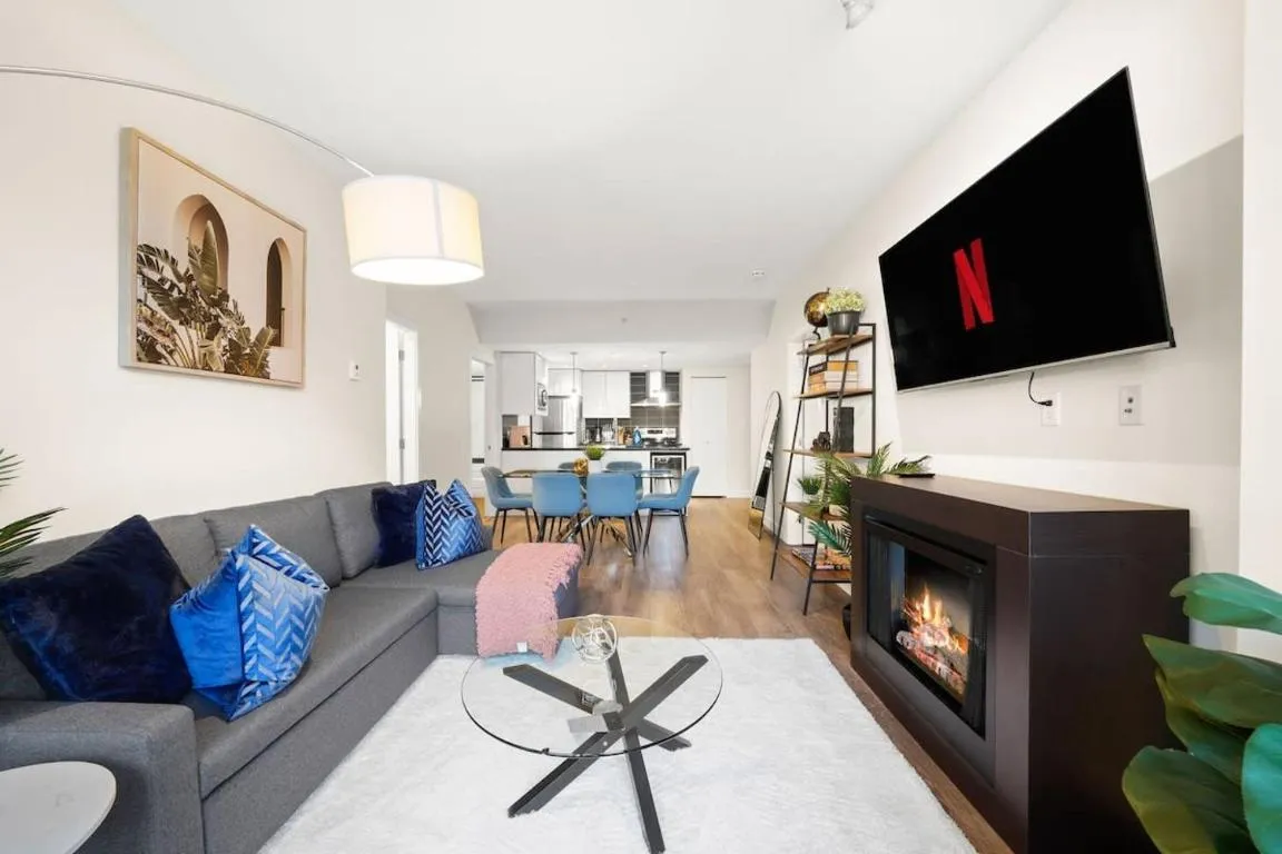 Image of Dazzling Condo by Stadium Downtown w Incl Parking
